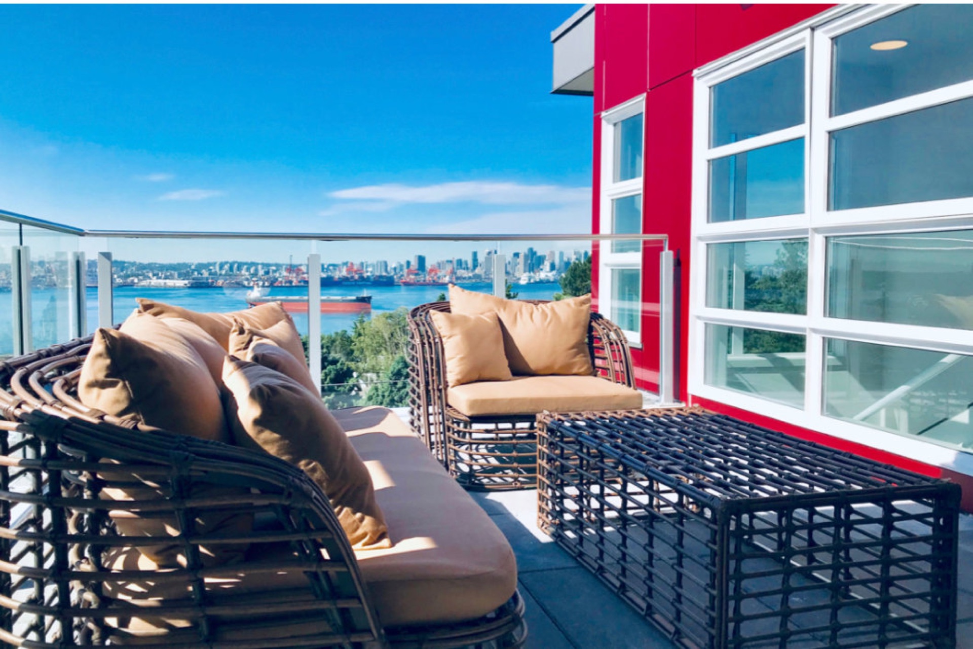Magnolia — balcony view